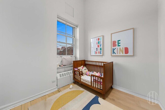 Building Photo - 426 W Broadway