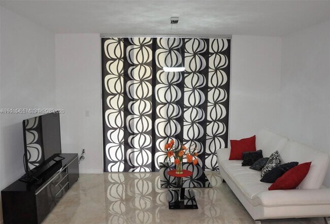 Building Photo - 19801 E Country Club Dr