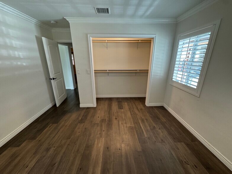 Building Photo - 2839 Loganrita Ave