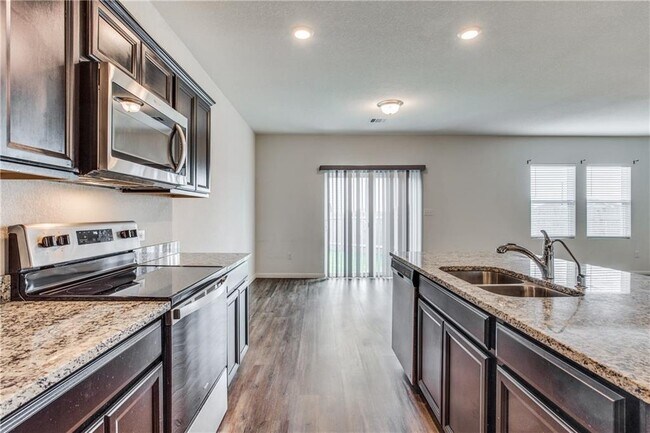 Building Photo - 509 Peony Ct
