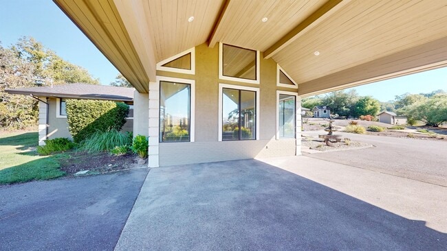 Building Photo - 9168 Eastside Rd