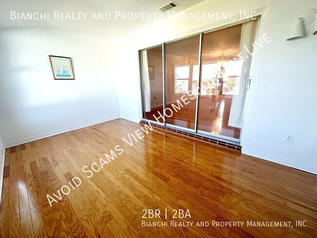 Building Photo - 1819 Shore Dr S