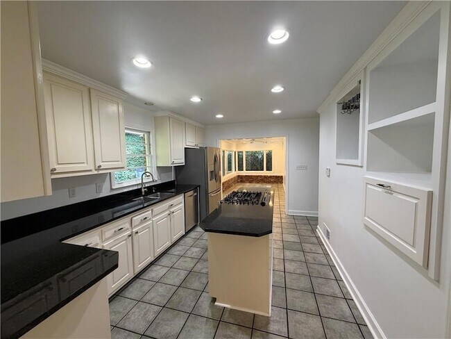 Building Photo - 6651 Castleton Dr NW