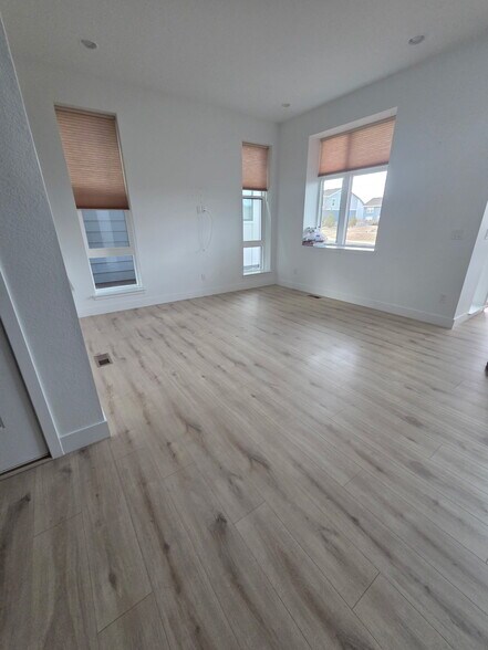 Building Photo - 6051 N Malta St