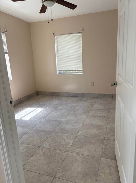 Master bedroom - 209 NW 28th Ave