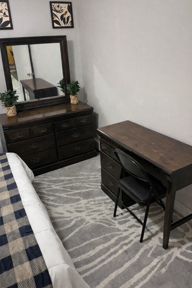 Building Photo - 212 Smith St