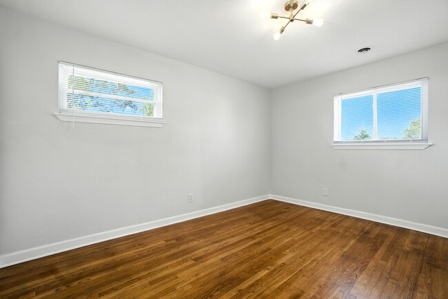 Building Photo - 2918 Somerset Ln