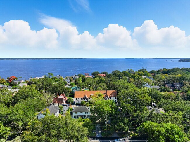 Building Photo - 3319 Pine St