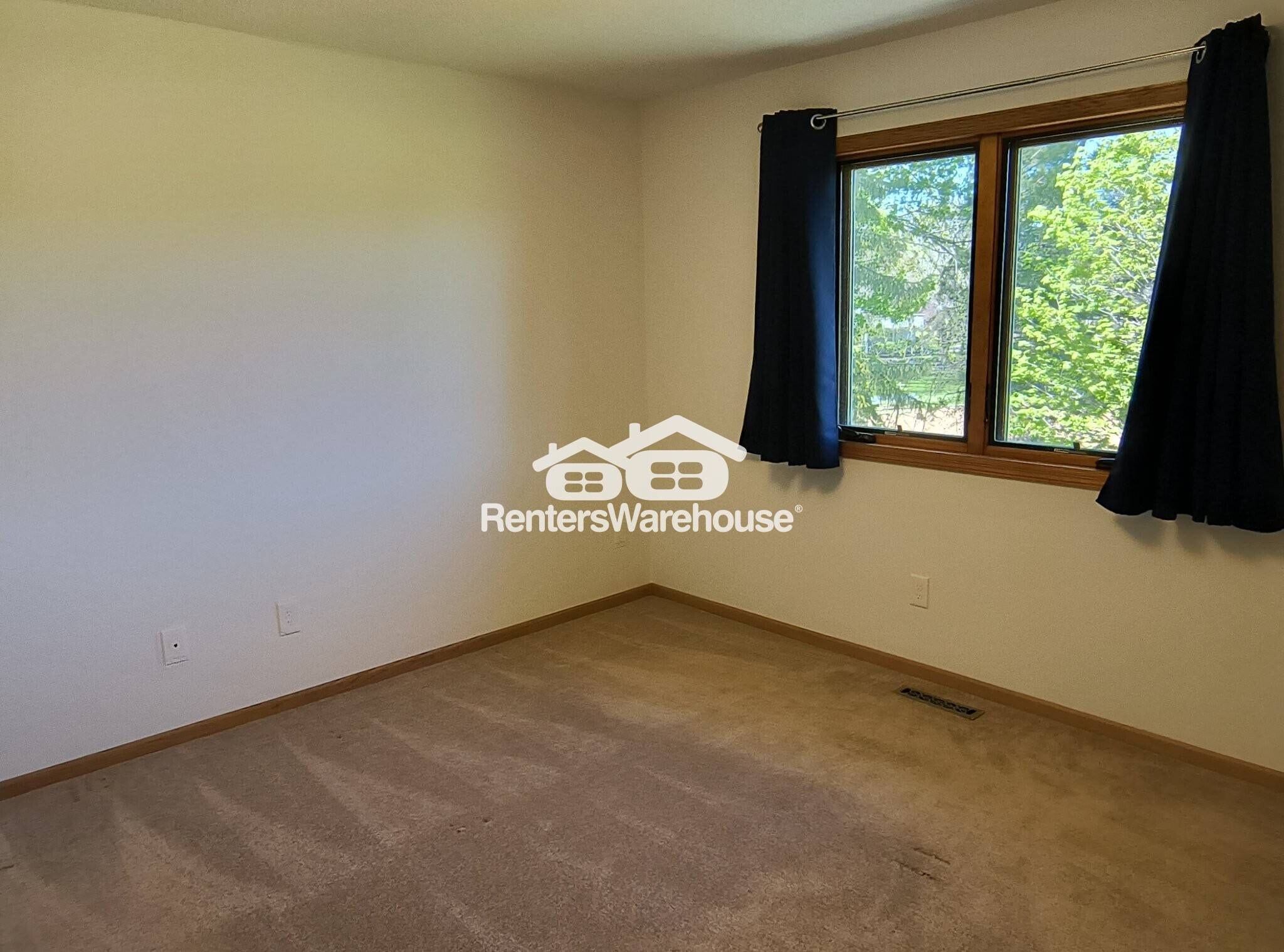 Building Photo - 950 Butte Ct