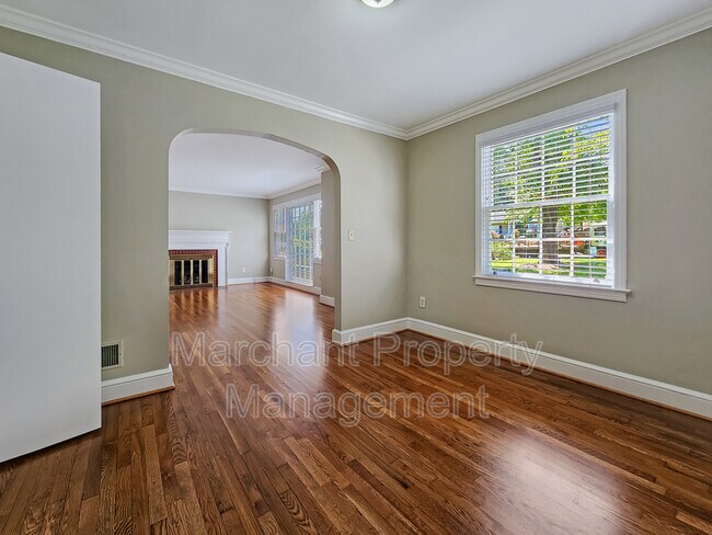 Building Photo - 121 Rockwood Dr