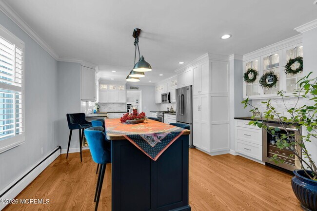 Building Photo - 506 6th Ave