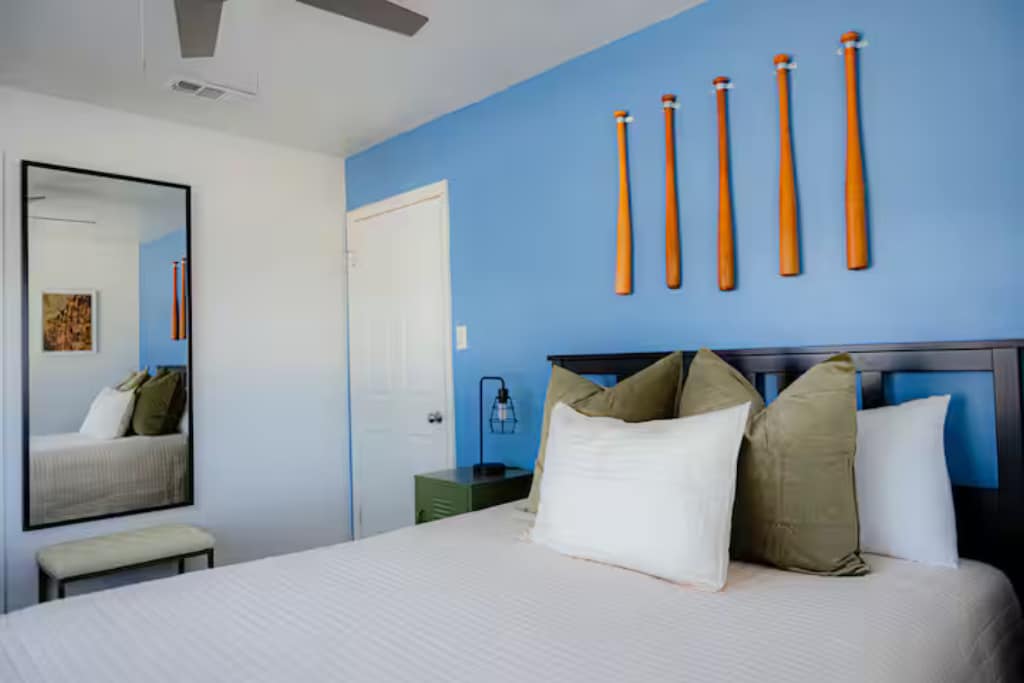 Building Photo - 1011 E Wintergreen Rd