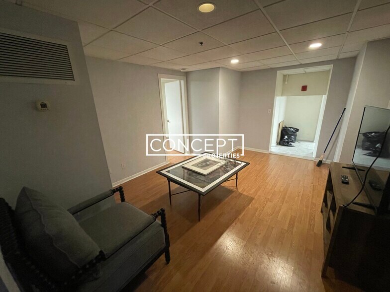 Building Photo - 62 Boylston St