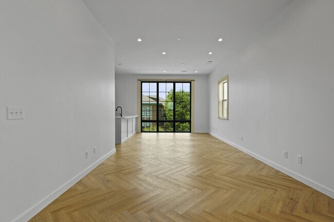 Building Photo - The 912 Building C