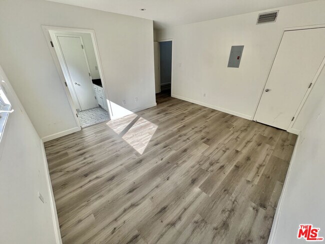 Building Photo - 311 Hill St