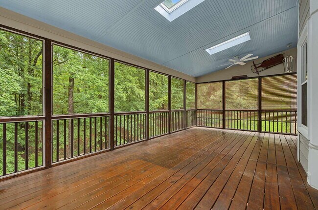 Building Photo - Spacious 4-Bed Oasis with Basement in Cary