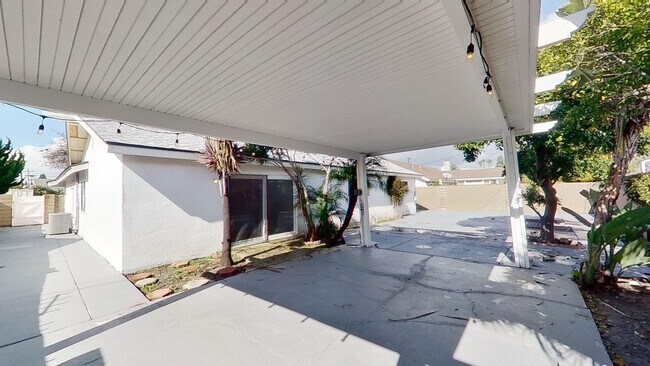 Building Photo - 16402 Birdie Ln