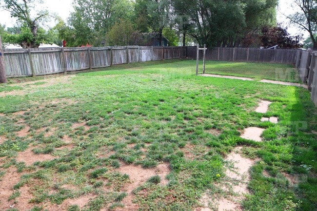 Building Photo - 1024 N Taft Hill Rd