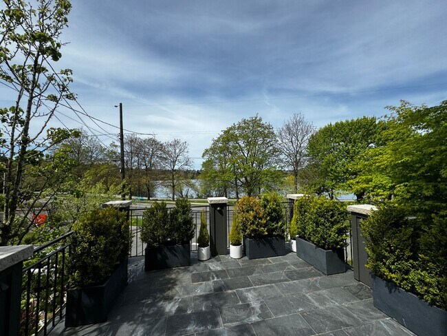 Building Photo - 4bd/4.5ba Seattle House
