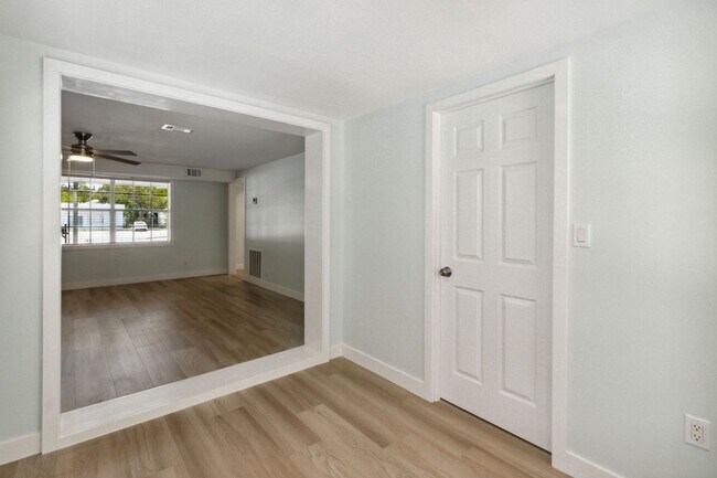 Building Photo - Small Duplex on Amelia Island