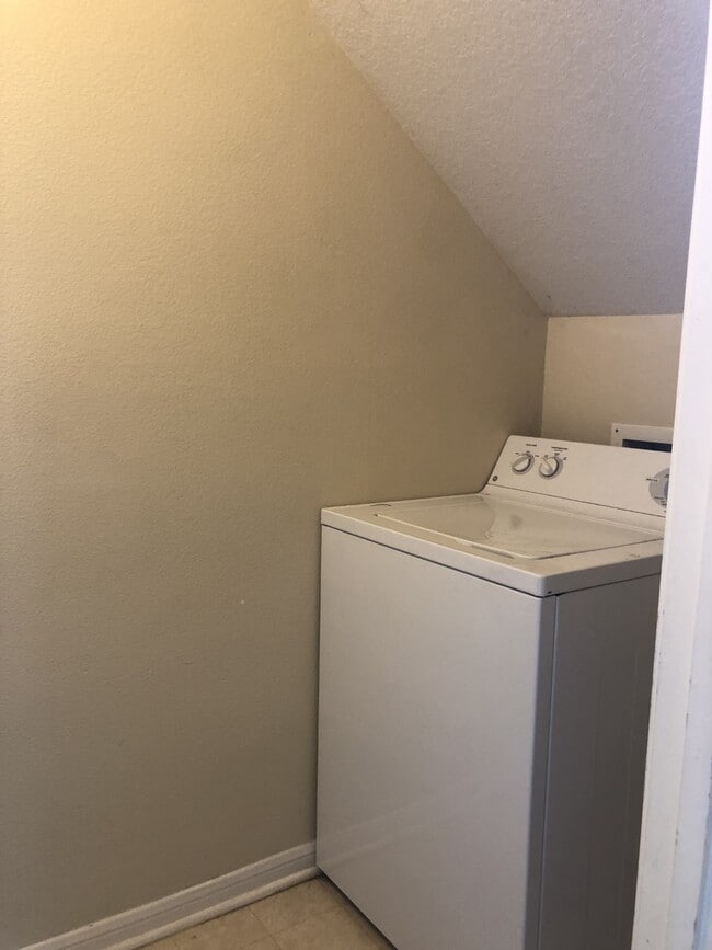 Building Photo - 2110 Highland Bay Ct