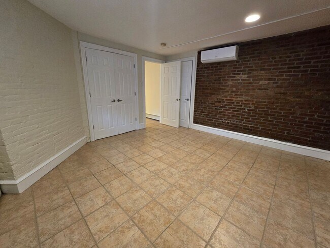 Building Photo - 313 N 34th St