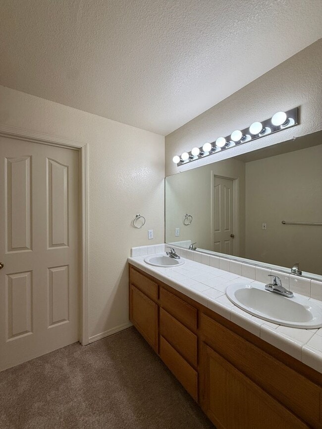 Building Photo - Single Story Home Located in The Gated Community of Hidden Pines