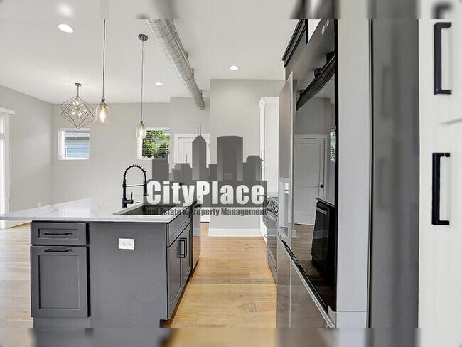 Building Photo - 2008 Yandes St