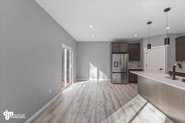 Building Photo - 550 W Galway Dr