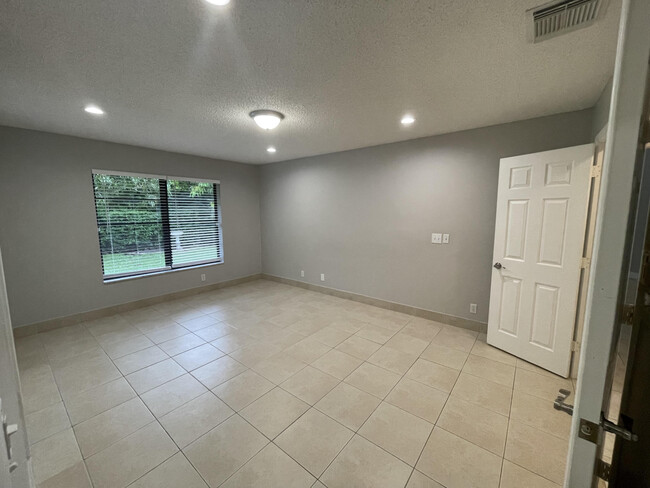Building Photo - 9173 Tivoli Pl