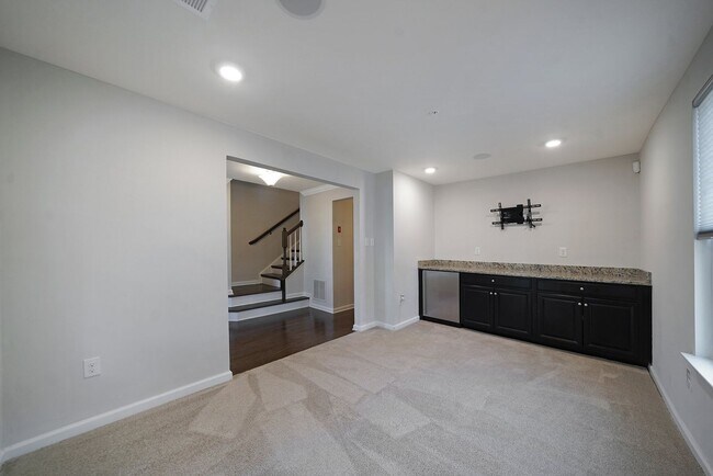 Building Photo - Luxury 3 Bedroom 4 Bath Townhome in Atwater Community