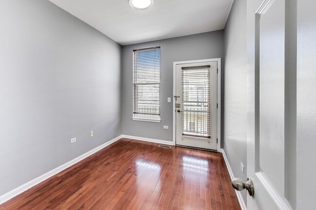 Building Photo - 4524 W Belmont Ave