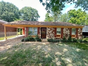 Building Photo - 3304 Sweet Springs Dr