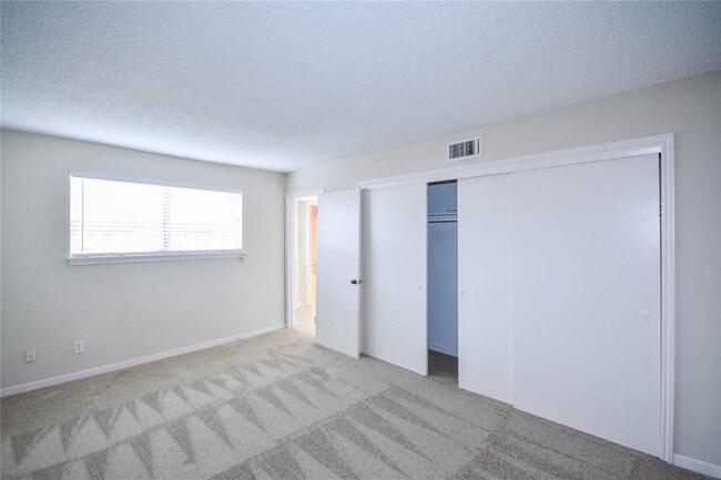 Building Photo - 9262 Westwood Village Dr