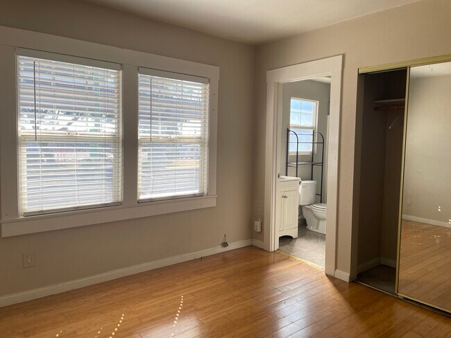 Building Photo - 1221 31st Ave