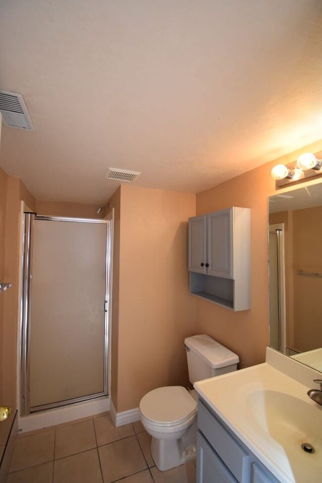 Building Photo - Amazing 3 Bedroom 2.5 Bathroom in SLC!!!