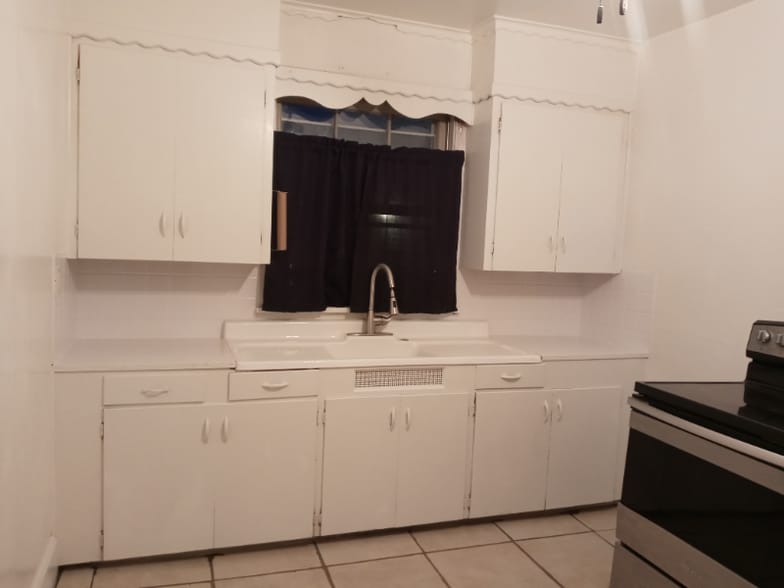 Building Photo - 1210 Erie St