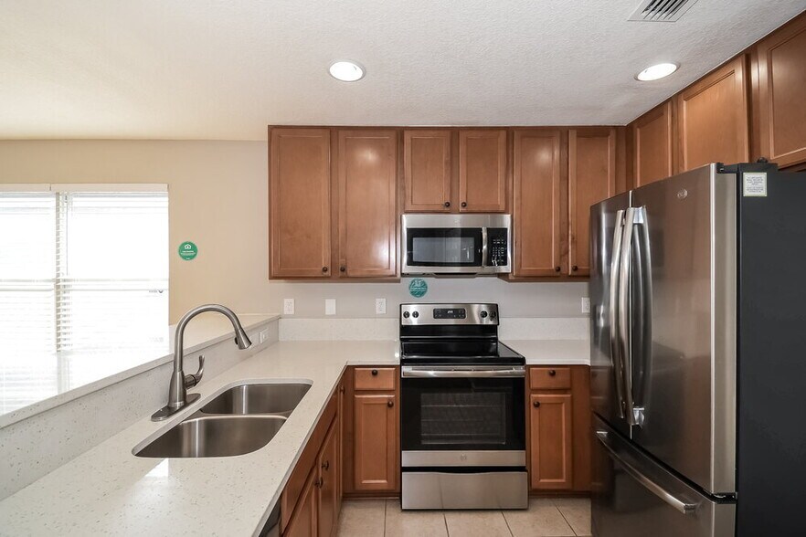 Building Photo - 607 Sunny Stroll Dr
