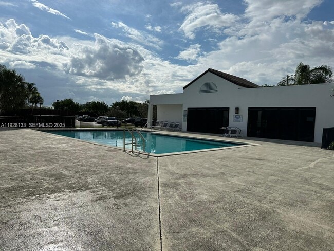 Building Photo - 212 Lake Pointe Dr