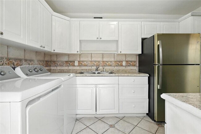 Building Photo - 10848 NE 3rd Ct