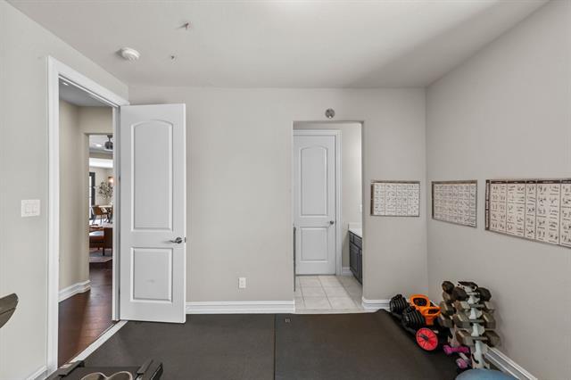 Building Photo - 2881 Redfern Dr