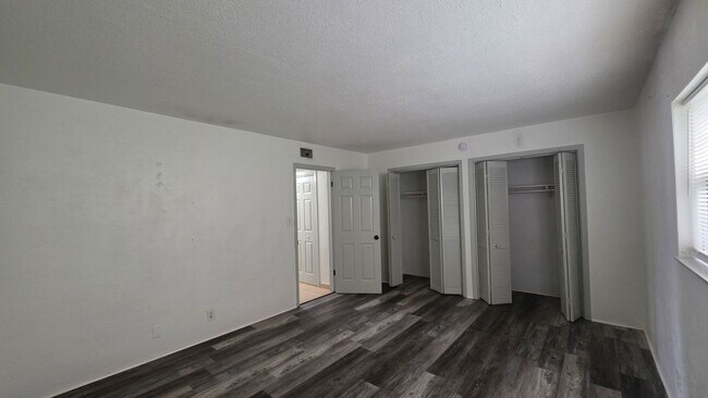 Building Photo - 1140 S Ridgewood Ave