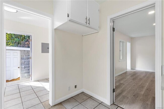 Building Photo - 14724 Strathern St