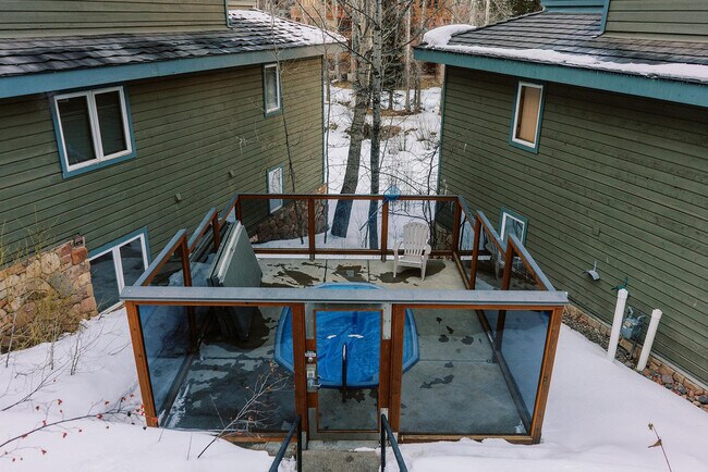 Building Photo - 450 S Pine St