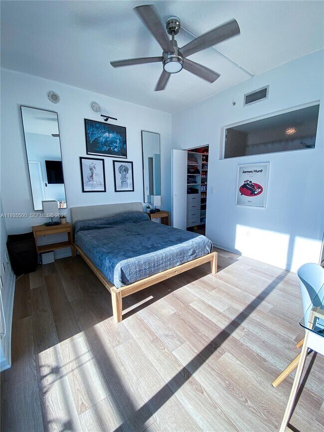 Building Photo - 350 NE 24th St