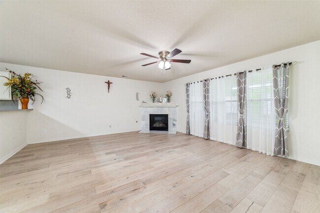 Building Photo - 3530 Barkers Crossing Ave