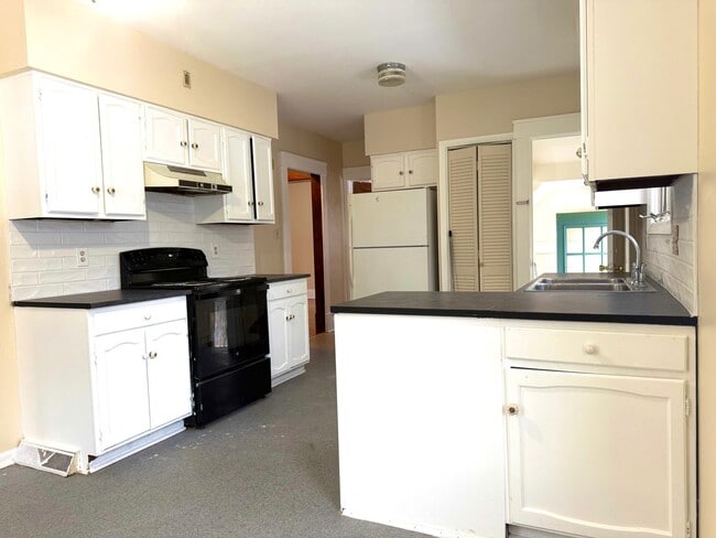 Building Photo - BEAUTIFUL SINGLE FAMILY MOVE-IN READY!!!