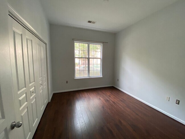 Building Photo - Ghent Condo with Secured Entry and Parking...