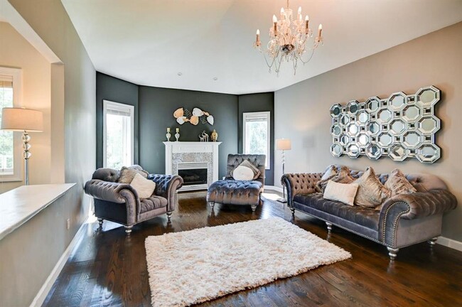 Building Photo - Incredible furnished house on Madison's We...