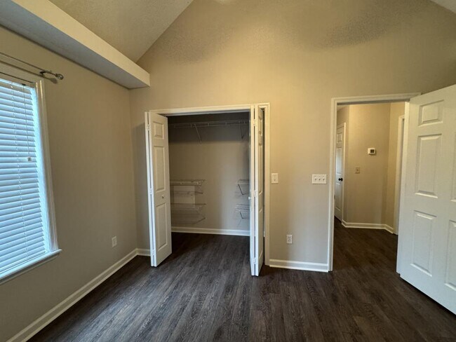 Building Photo - 102 S Gala Ct